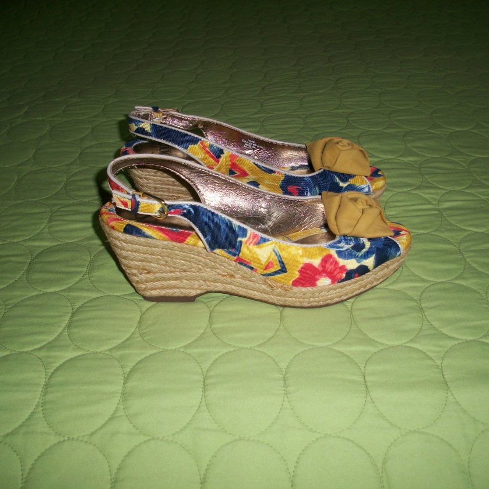 Sofft Flowered Sandals